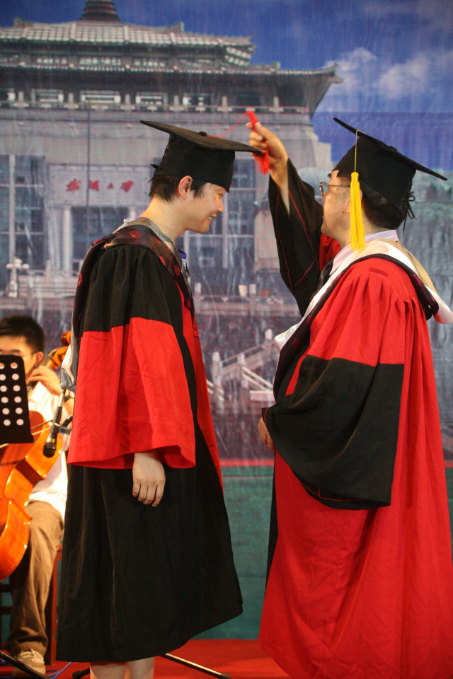 博士后毕业为何来杭州做社工网友关心的问题记者都问来了