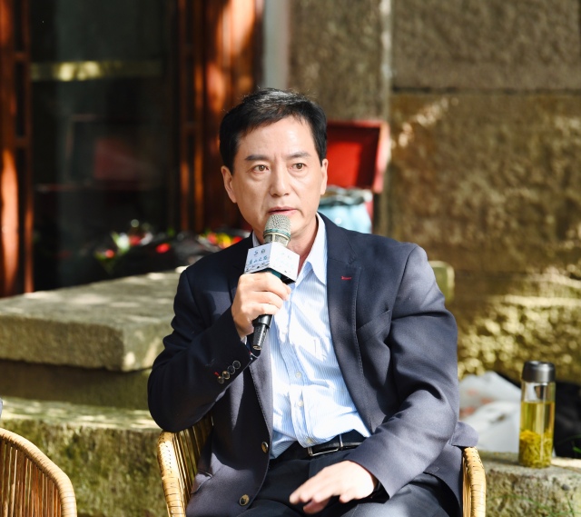 "萧山这么多名人,就像天上的星星,成为镶嵌在萧然大地上的璀璨明珠