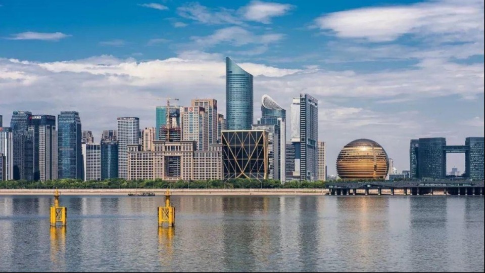 记者 郑晖 马梦妍 葛玲燕 李忠     2021年杭州市两会顺利闭幕.