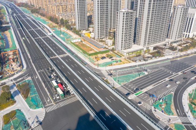 启动“夜间修复模式”,萧山城投为道路畅通保驾护航 - 杭州新闻客户端