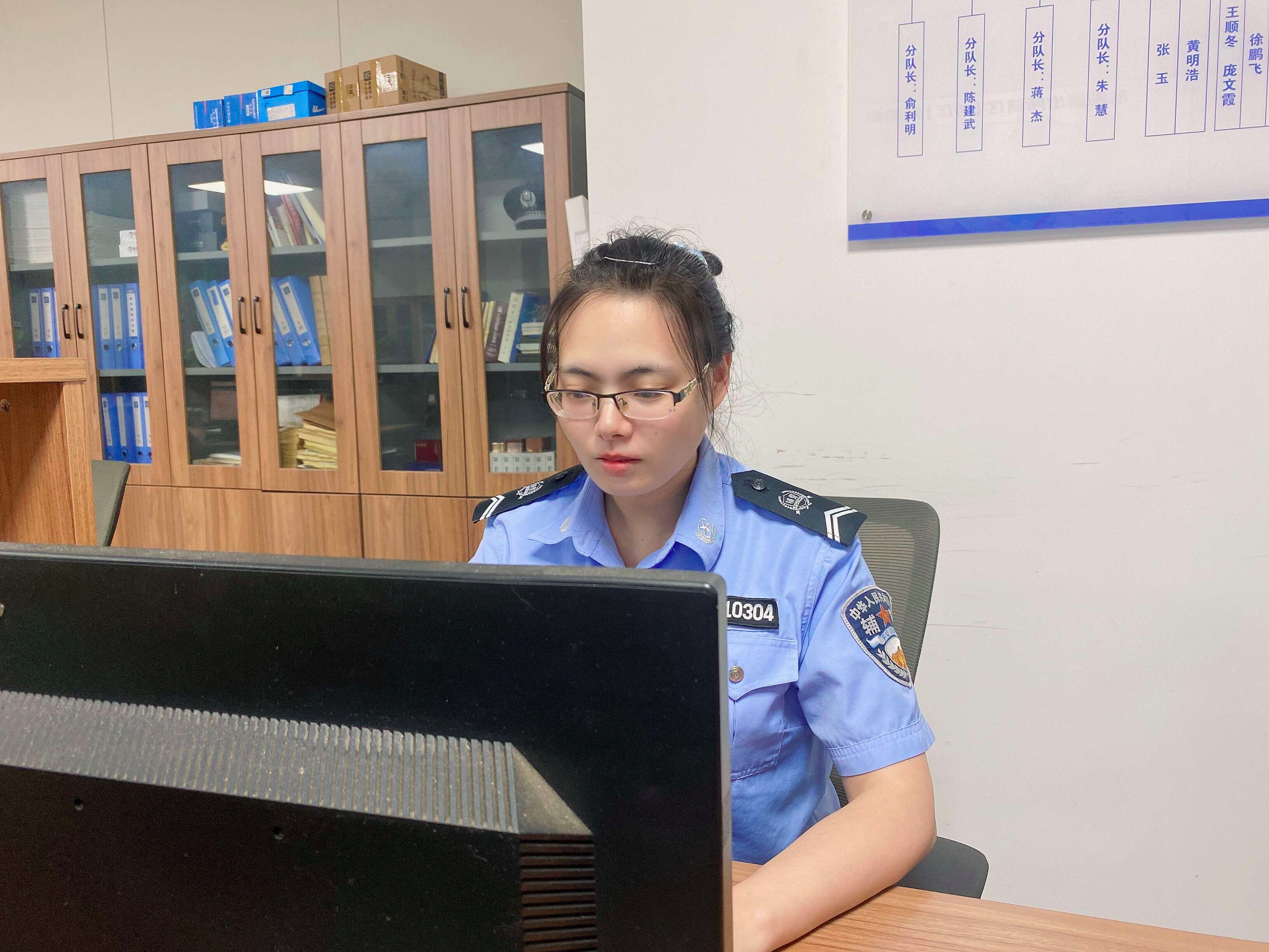 许艳女辅警图片图片