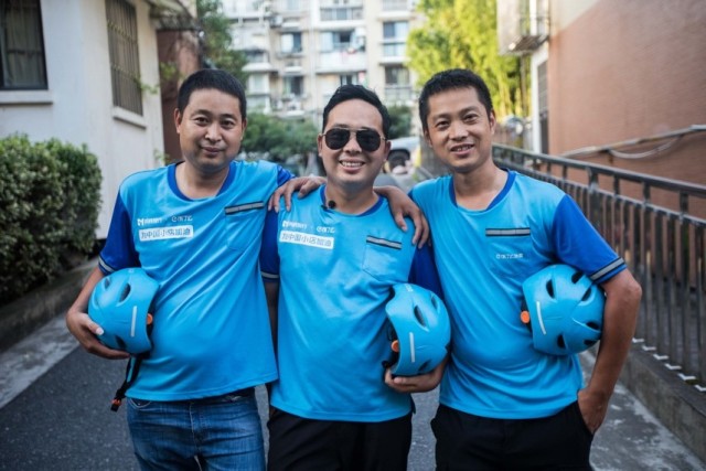 三兄弟组团送外卖每人每月必须存一万六年已买三套房