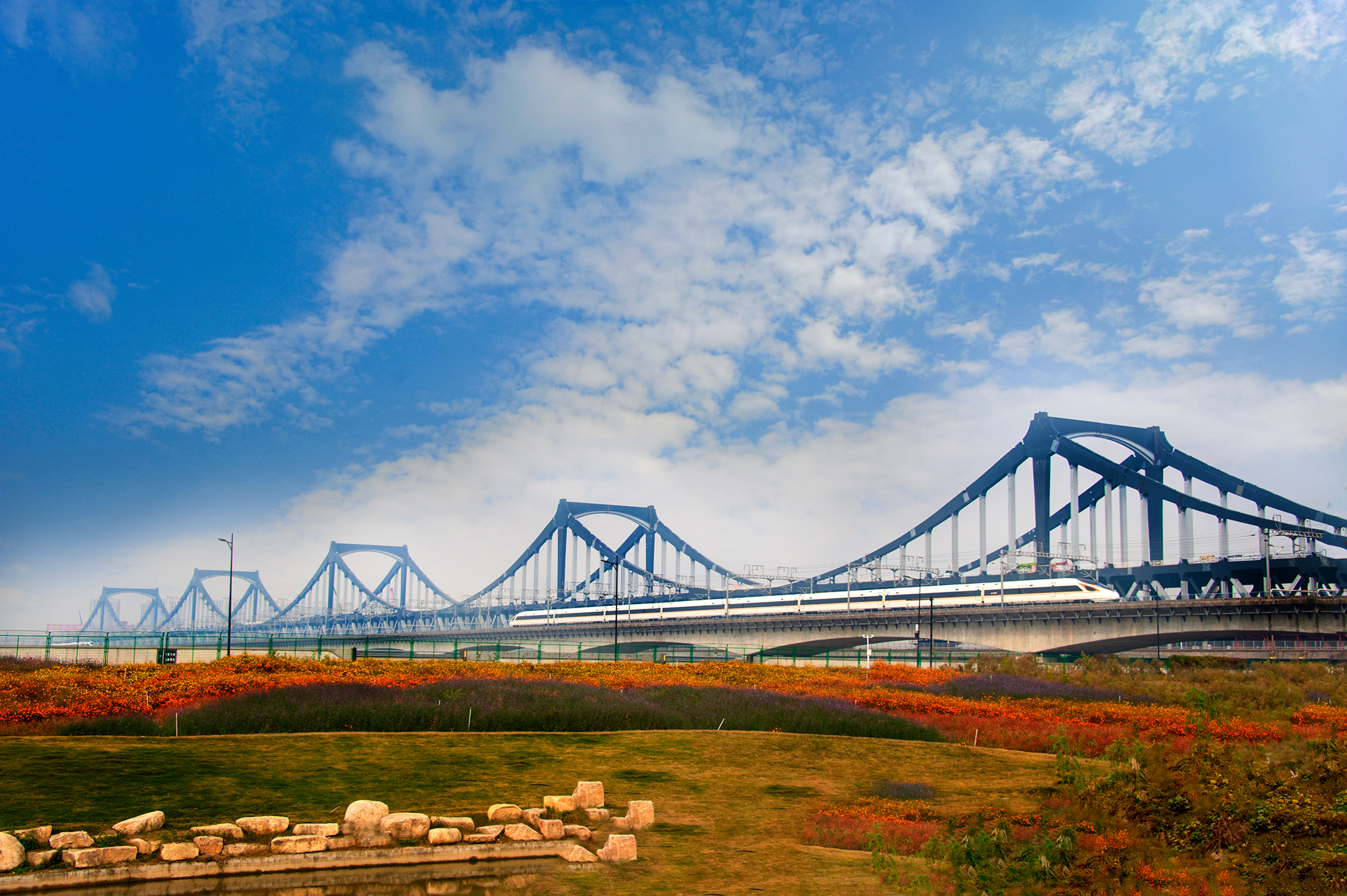 新彭埠大桥主桥主体结构完工,距离通车更近了