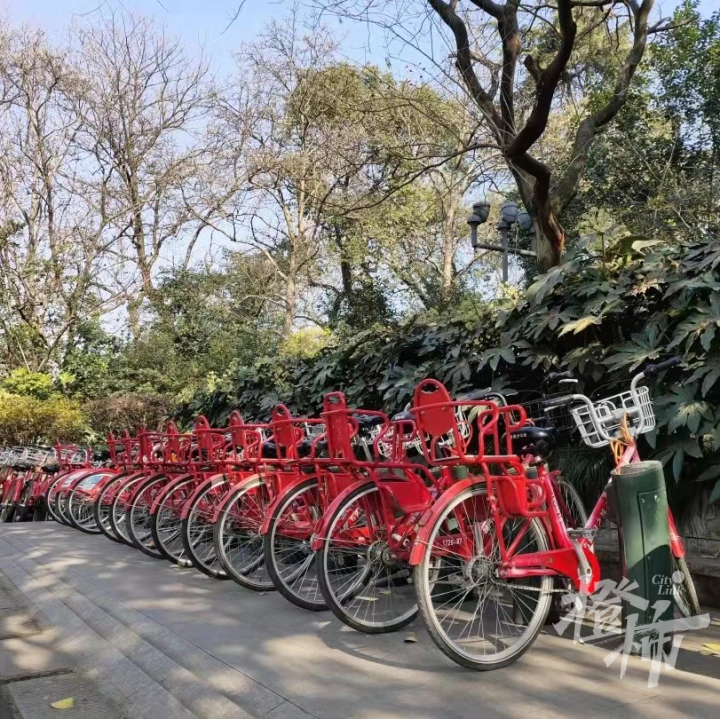亚运吉祥物出现在了小红车上杭州亲子公共自行车上新啦