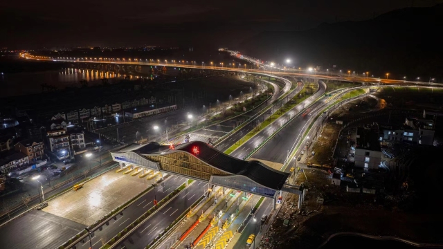 今晨,g25长深(杭新景)高速富阳灵桥新互通开通啦! - 杭 新闻客户端