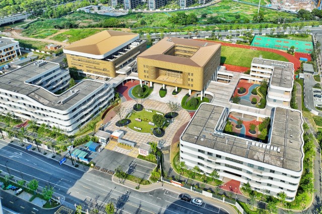 "我到地库接娃放学" 杭州未来科技城这所学校"智慧放学"有点酷