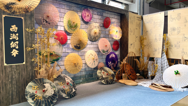 "沉浸式"体验非遗,动漫节上这间"国风伞铺"受青睐