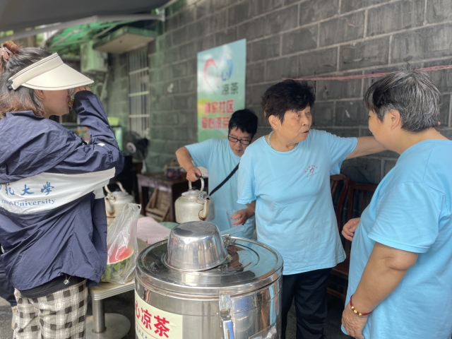 21年不见不散,濮家社区爱心凉茶摊今年添了"亚运味"!